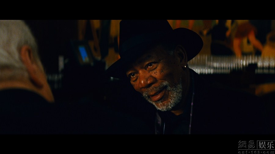 《驚天魔盜團》曝中文預告片