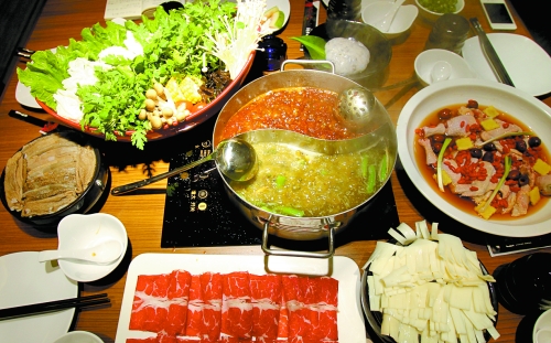 山西火鍋店爆炸事件后，鄭州用電磁爐的火鍋店生意火爆。