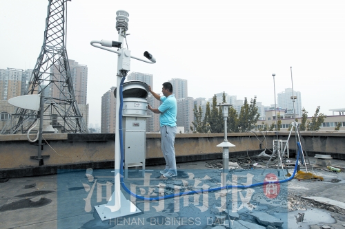 鄭州灰霾監(jiān)測站正在調(diào)試，預(yù)計9月將正式投入使用 記者 鄧萬里/攝