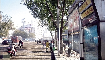 　二七廣場和紫荊山區(qū)域公交站名采用地標(biāo)名加道路名進行升級