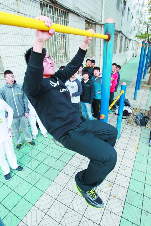 對(duì)于對(duì)外開放體育設(shè)施的學(xué)校，市民滿懷期待。