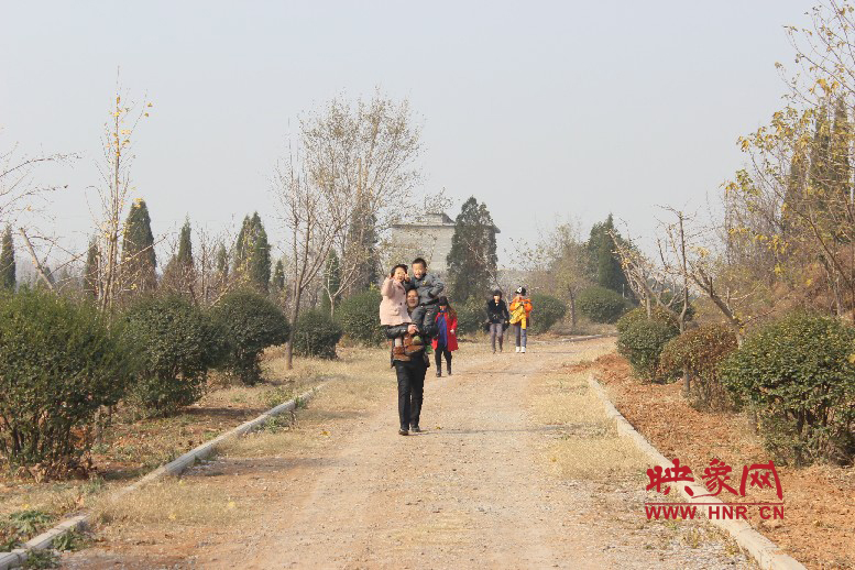 猜猜大家興高采烈的去哪？