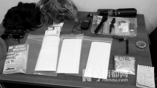 在福格爾身上發(fā)現(xiàn)的技術裝備和易容用具。