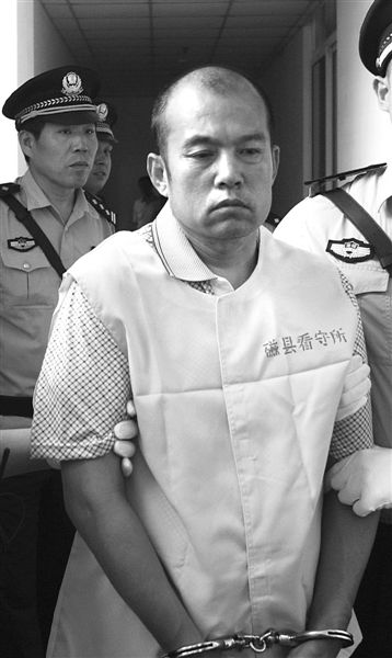 王書金前日被帶往邯鄲中院受審。 新華社發(fā)