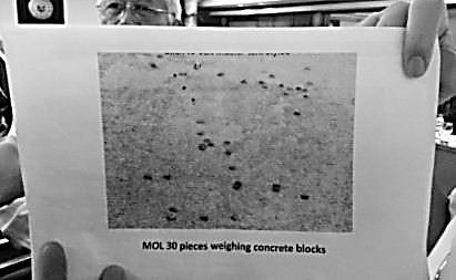 菲防長3日出示拍攝到的“混凝土砌塊”。