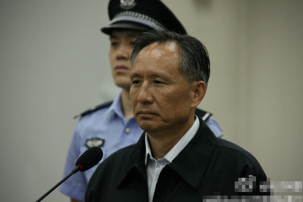 庭審現(xiàn)場(chǎng)的張曙光。