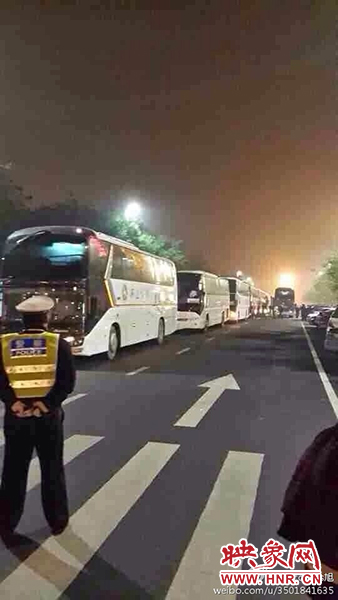 11月1日深夜，鄭州鄭東新區(qū)夜總會(huì)“皇家一號(hào)”被查處。網(wǎng)友供圖