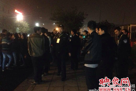 11月1日深夜，鄭州鄭東新區(qū)夜總會(huì)“皇家一號(hào)”被查處。網(wǎng)友供圖