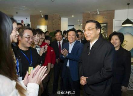 27日上午李克強到天津濱海新區(qū)考察。