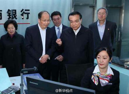 27日上午李克強到天津濱海新區(qū)考察。