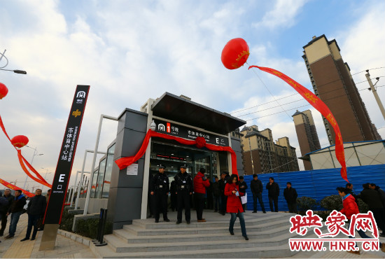 12月28日，上午9點(diǎn)，鄭州地鐵1號(hào)線開通儀式在是體育中心站舉行！