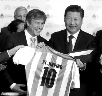 　獲贈10號球衣。