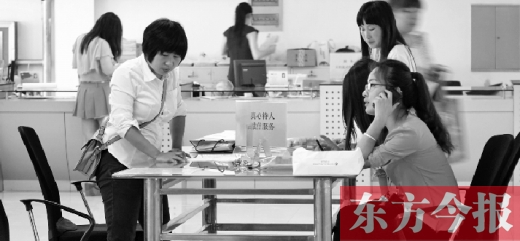 　　行政審批“瘦身”，不僅提高了行政效率，節(jié)約了行政資源，而且最大限度地方便了群眾