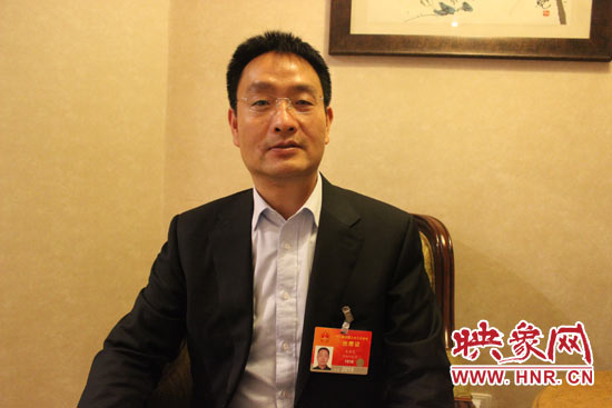 全國人大代表、輝縣市張村鄉(xiāng)裴寨社區(qū)黨總支書記裴春亮