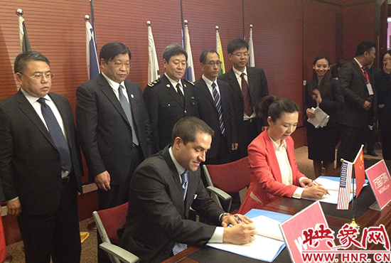 4月21日，河南省跨境電商全球戰(zhàn)略合作“我們就是世界”主題新聞發(fā)布會暨全球供應(yīng)商簽約儀式順利召開。