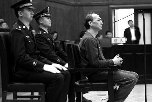 昨天，北京市二中院公開審理了劉軍誼受賄案，現(xiàn)場有上百人參加旁聽。首席攝影記者 吳寧/攝