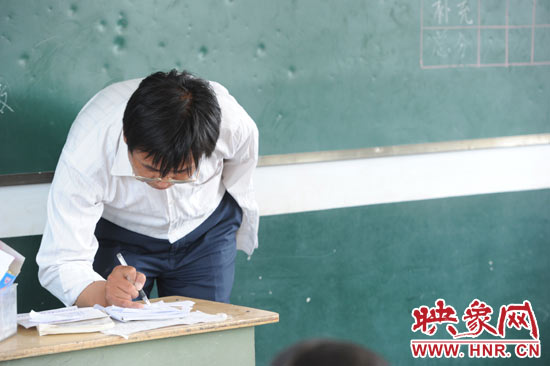 圖為王格現(xiàn)在課堂上。