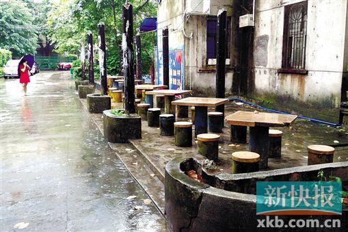 圖為發(fā)現(xiàn)棄嬰的石凳。 新快報(bào)記者 畢志毅/攝