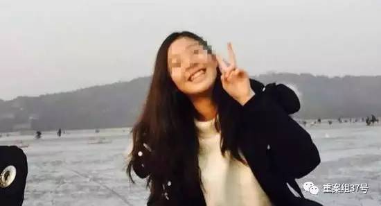 17歲高中男生教室里掐死女同學(xué)，被訴故意殺人和強(qiáng)奸