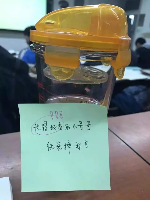 2017年度偶像劇!妹子摔了個玻璃杯 全國網(wǎng)友羨慕