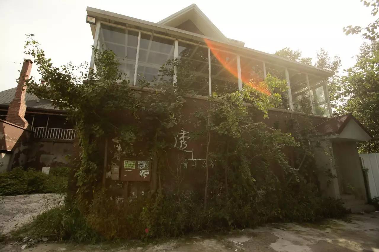 ▲失戀博物館位于北京市通州區(qū)宋莊鎮(zhèn)的一個重創(chuàng)空間內(nèi)，這里是一個藝術家集聚區(qū)。