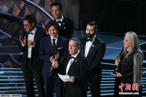 《尋夢環(huán)游記》獲最佳動畫長片。主創(chuàng)說表示《尋夢環(huán)游記》證明了藝術(shù)能跨越種族，傳播到全世界。