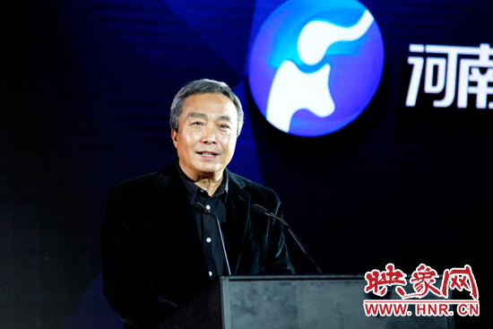 河南電視臺(tái)臺(tái)長王少春在展示會(huì)上介紹河南衛(wèi)視