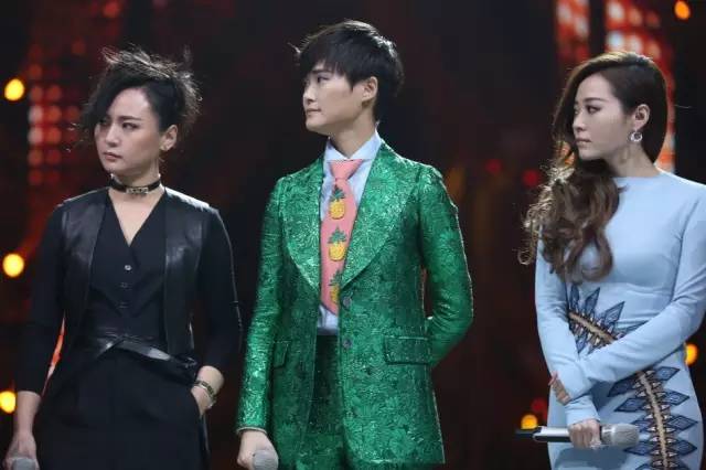 李宇春、周筆暢、張靚穎湖南臺跨年晚會同框