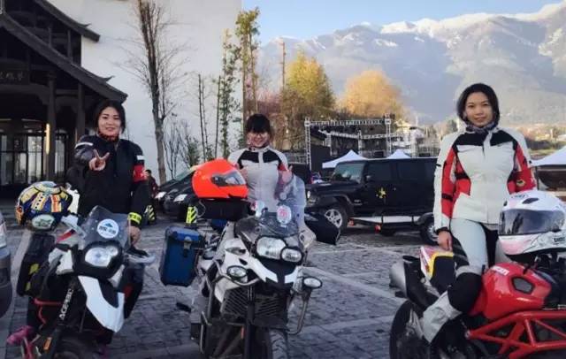 中間是菲菲？