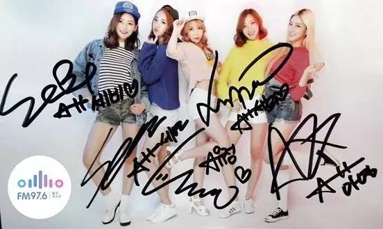 哎呦不錯哦！路飛收到美女們的簽名照，到底中意哪一位呢？