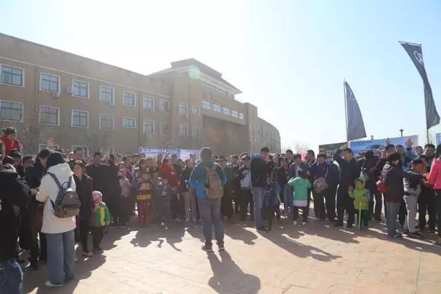 主持人胖達帶領魚油們進行抽獎環(huán)節(jié)，禮物大大滴呦！