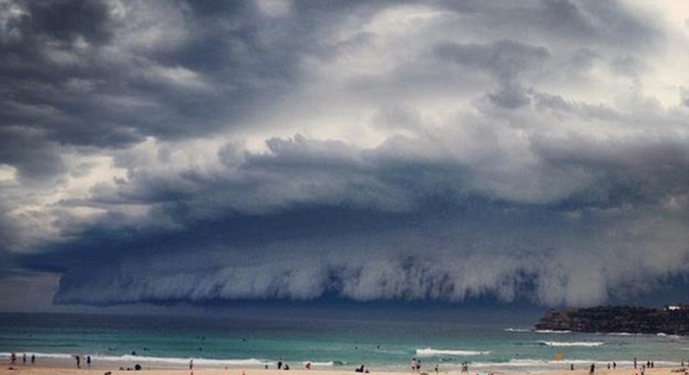 超10萬次雷電襲擊布里斯班 電光沖天場(chǎng)面震撼