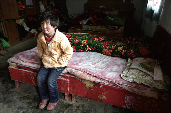 胡天格的家除了床鋪，再也看不到其他物件