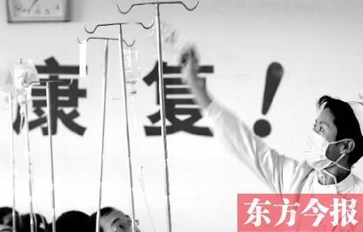 不少人嫌去醫(yī)院看病費(fèi)時(shí)費(fèi)錢，可是很多病癥并不是網(wǎng)上問問專家、自行買藥吃就能治療的