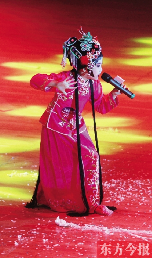 11月16日，《非常6+1》河南區(qū)總決賽現(xiàn)場(chǎng)，入圍選手們上演了一場(chǎng)精彩的比賽