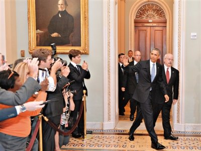 10日，華盛頓，奧巴馬前往國會山與參議員會談。