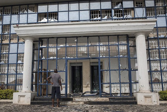 尼日利亞伊斯蘭極端武裝組織“博科圣地”約貝州古杰巴(Gujba)市的農(nóng)業(yè)學(xué)院，射殺數(shù)十名學(xué)生。