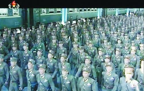 約2萬名朝鮮朝鮮人民軍基層軍官近日陸續(xù)抵達(dá)平壤，準(zhǔn)備出席軍方大會。