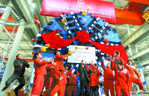 1月3日，由中鐵裝備公司設(shè)計制造的2臺中國中鐵盾構(gòu)在鄭州正式下線