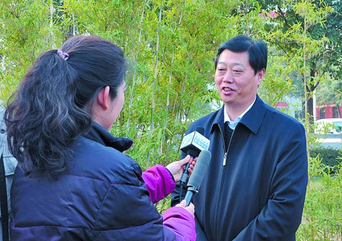 十八大代表、南陽市委書記李文慧談學(xué)習(xí)十八大精神體會