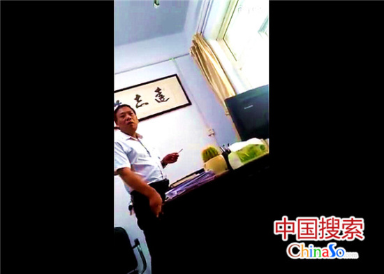 網(wǎng)曝三門峽一鄉(xiāng)干部對(duì)群眾爆粗口 并拉進(jìn)女廁所毆打