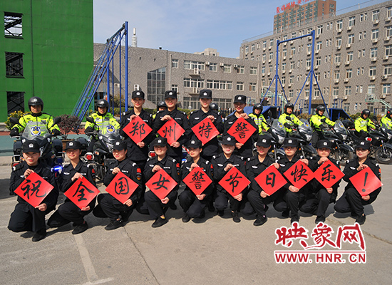 巾幗不讓須眉！鄭州女警蒙眼拆裝手槍不到一分鐘