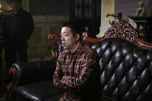 《大河兒女》導(dǎo)演安健接受媒體記者的訪問。