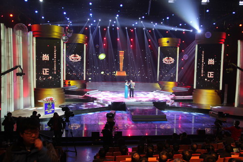 1月18日晚，2012年河南十大三農(nóng)新聞人物在河南電視臺(tái)演播廳揭曉。