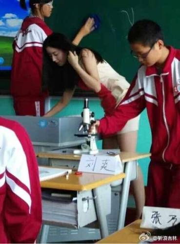 吉林女教師被同學(xué)譽為最美生物老師
