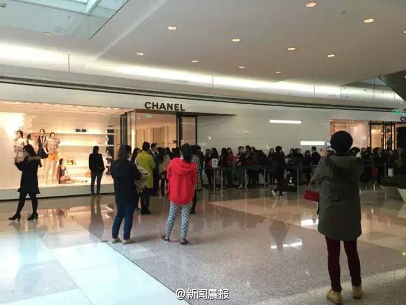 奢侈品牌中國(guó)區(qū)降價(jià)引發(fā)搶購(gòu)