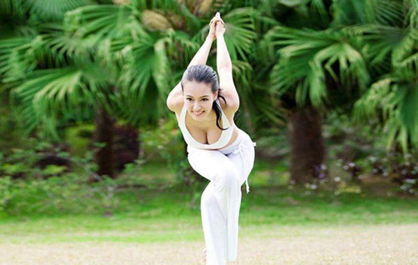 圖為瑜伽教母性感寫真。