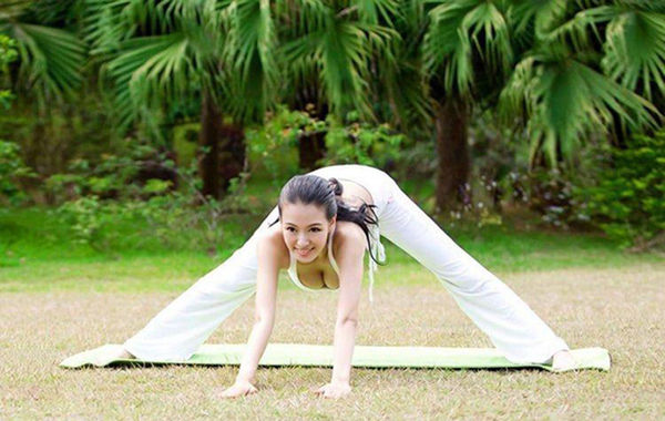 圖為瑜伽教母性感寫真。