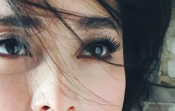 蔣勤勤吊帶美照。