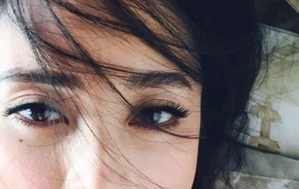 蔣勤勤吊帶美照。